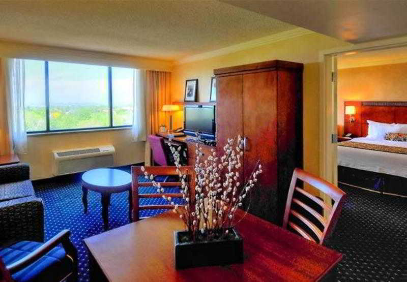 Courtyard By Marriott Denver Cherry Creek Ngoại thất bức ảnh
